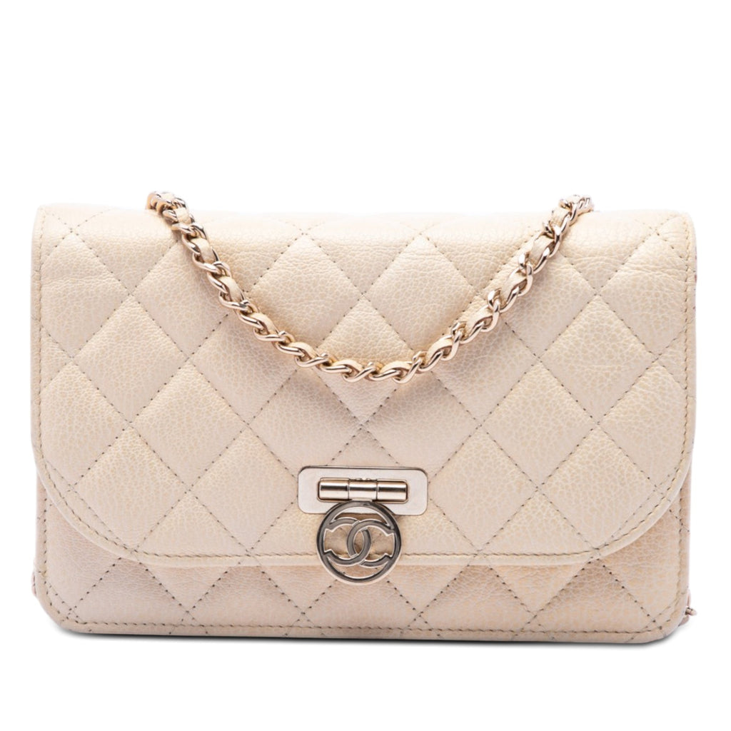 Chanel Rond CC Matelassé Cuir de veau Flip Lock Wallet on Chain
