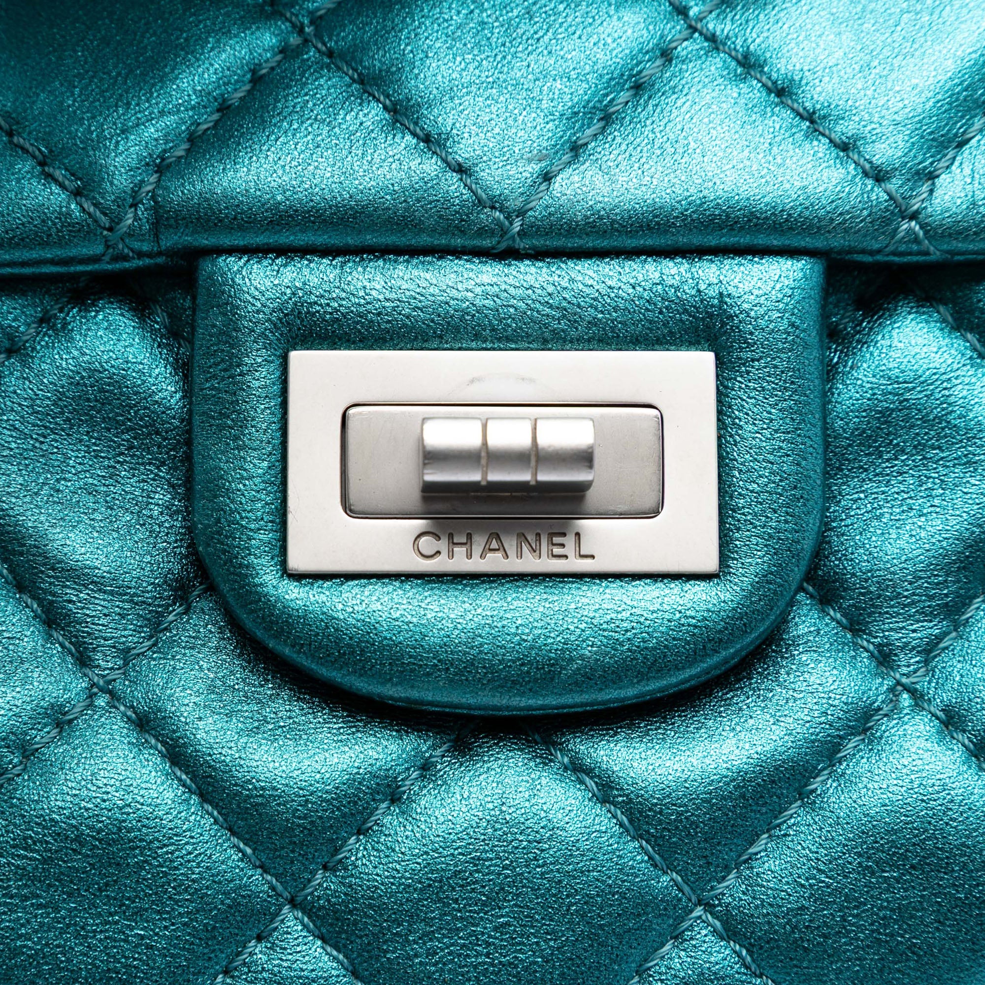 Chanel Matelassé Metallic Cuir de veau Reissue 2.55 à rabat 226