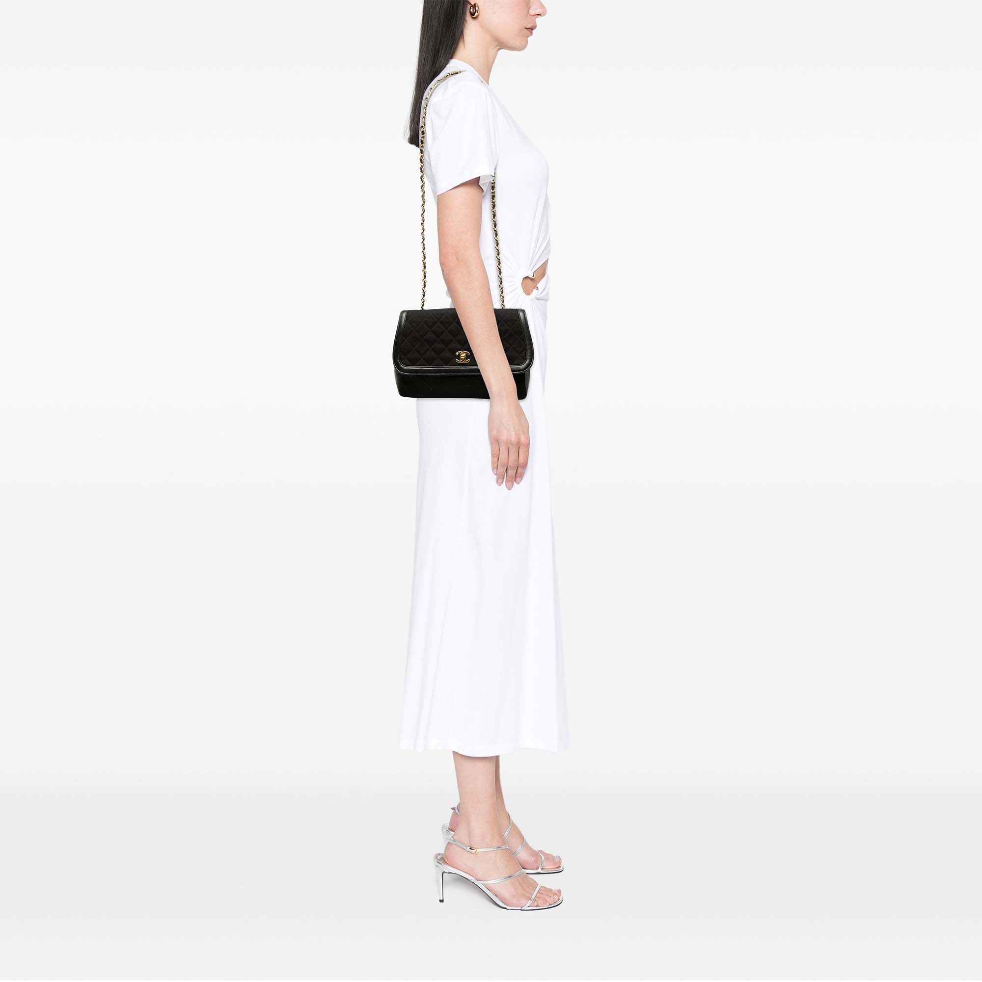 Chanel CC Matelassé Jersey et Cuir d’agneau à finitions Simple rabat