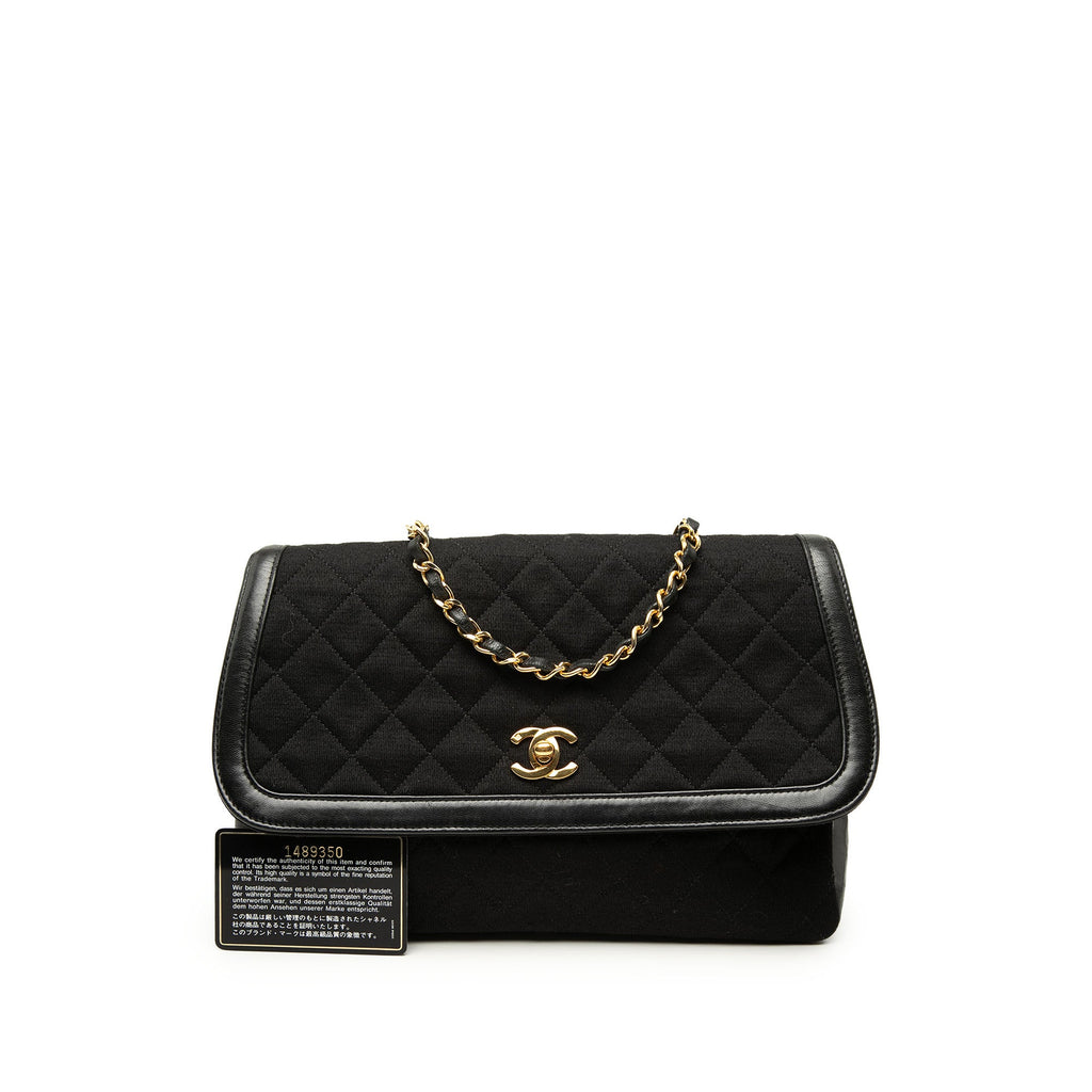 Chanel CC Matelassé Jersey et Cuir d’agneau à finitions Simple rabat