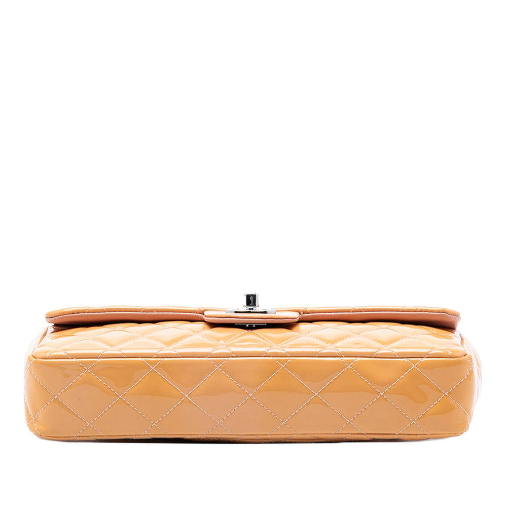 Chanel Classic Cuir verni East West Simple rabat