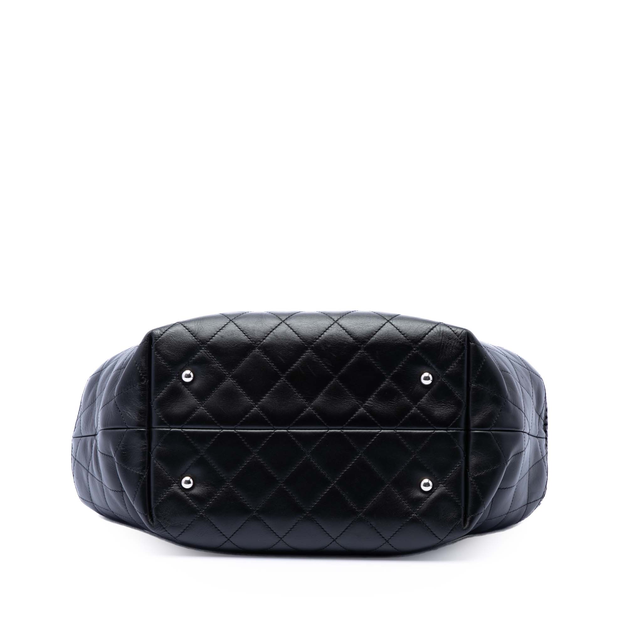 Chanel perforé Cuir de veau Up In The Air North South Cabas