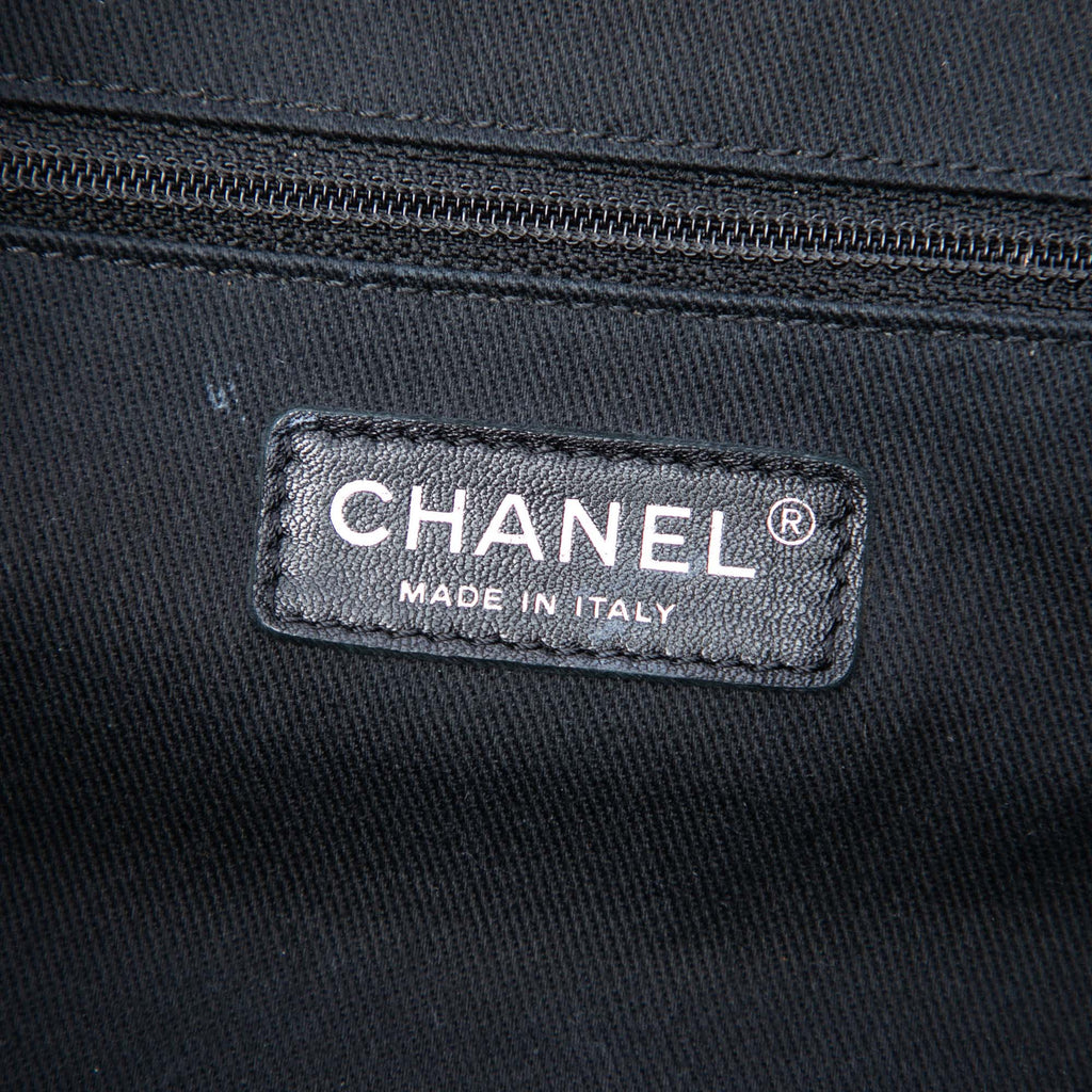 Chanel perforé Cuir de veau Up In The Air North South Cabas