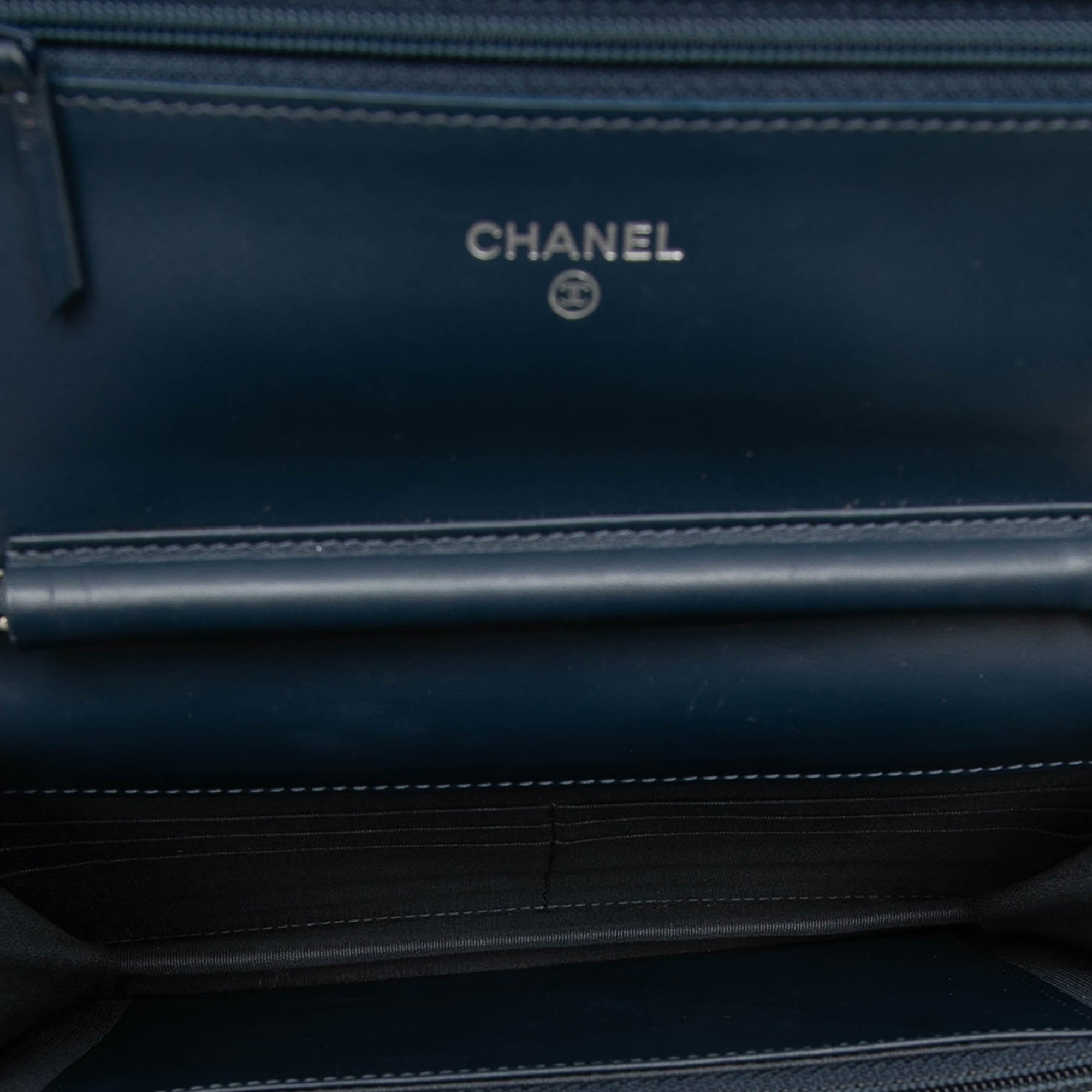 Chanel CC Caviar Wallet on Chain