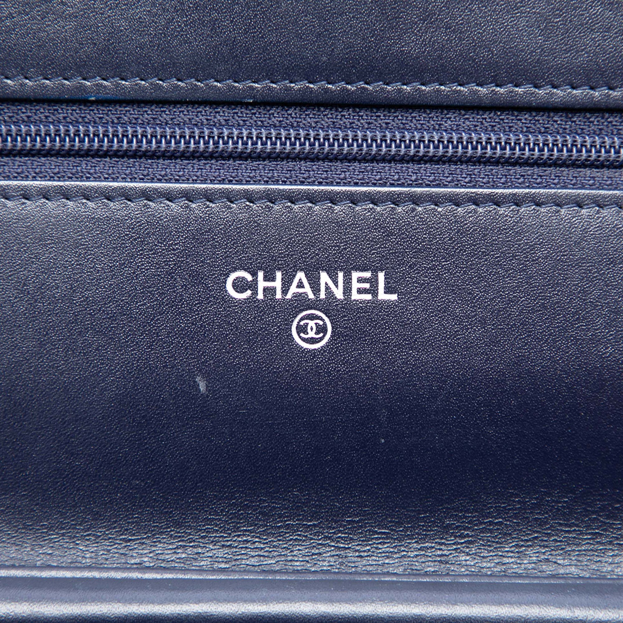 Chanel Matelassé brillant vieilli Cuir de veau Reissue 2.55 Wallet on Chain