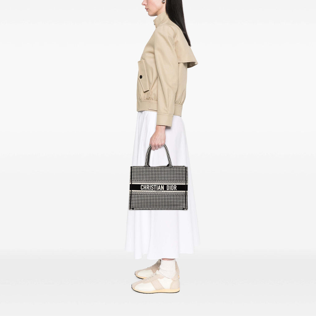 Dior Medium Toile Houndstooth brodé Book Cabas